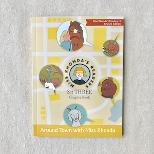 Puede incluir: Una portada de libro ilustrada en amarillo y azul con el título "Miss Rhonda's Readers: Set Three, Chapter Book" y el texto "Around Town with Miss Rhonda". La portada presenta ilustraciones de una niña con un caballo, un ganso, un ratón, un oso y una cabra.