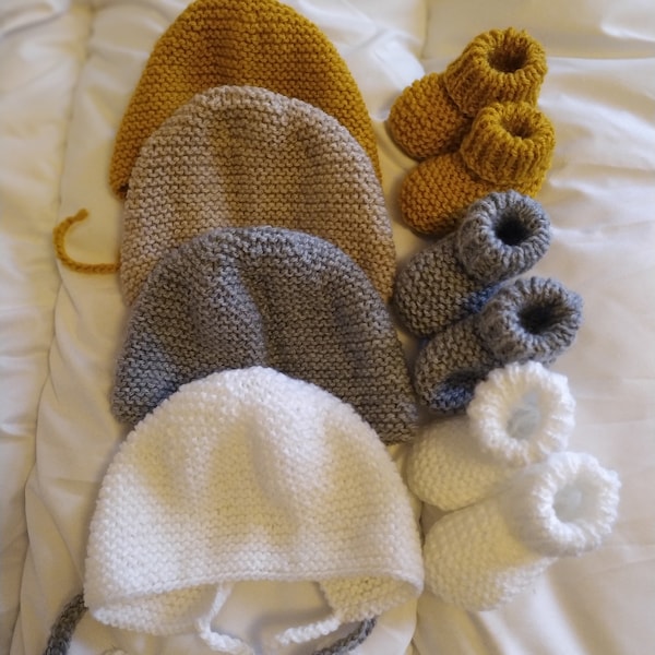 Béguin et chaussons laine pour bébé