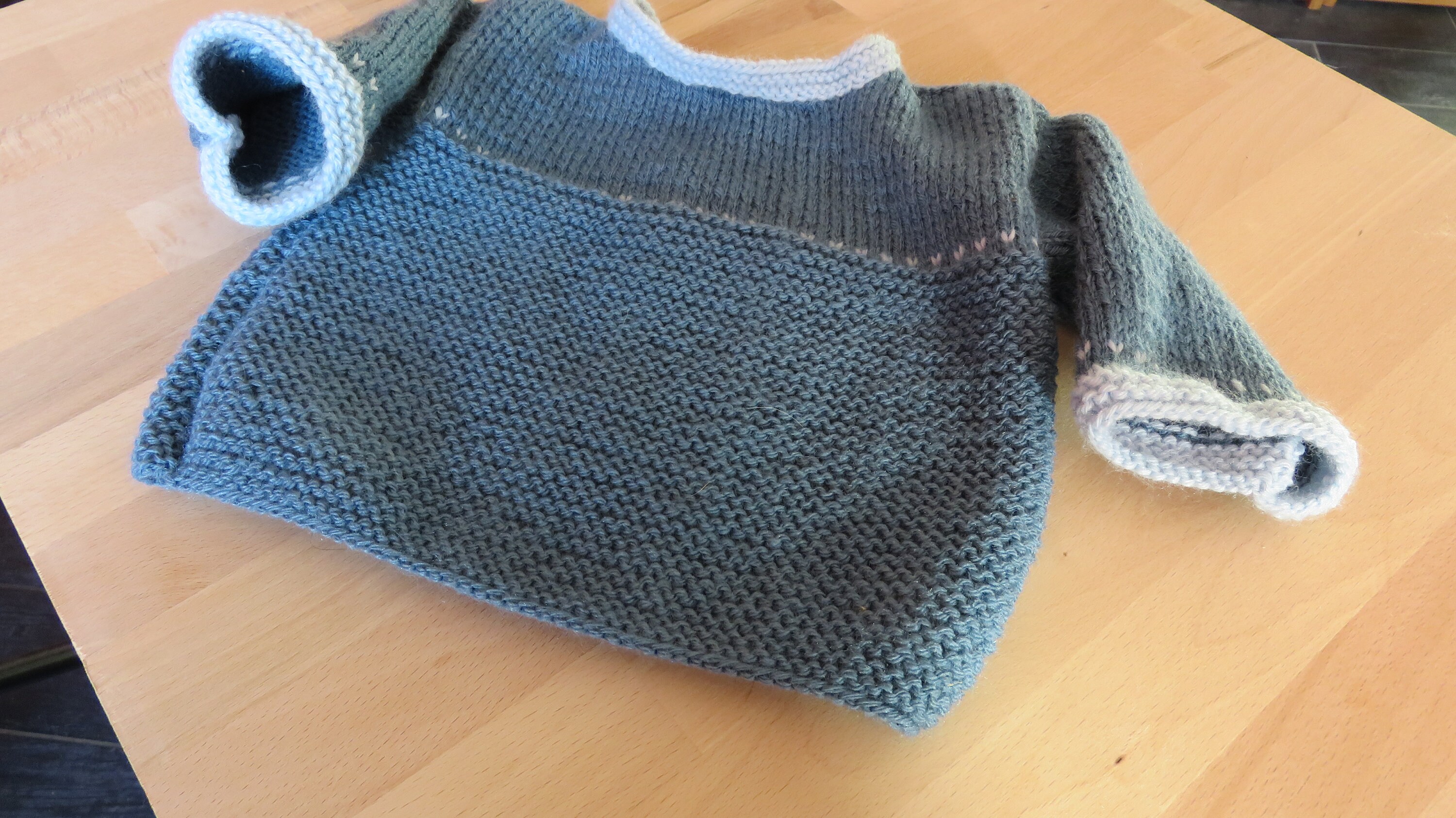 Brassière bébé garçon 0/3 mois en maille tricot point mousse et torsades  bleu layette fabriqué au Portugal à 8,99 €