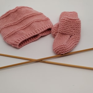 Merino wool hat and booties for babies