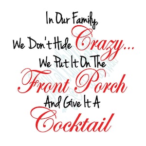 Crazy Familie SVG, In unserer Familie verstecken wir uns nicht verrückt svg, lustige Familienzitate, Einweihungsparty Geschenkidee, lustige Schnittdateien, Familien svg, PNG, JPG