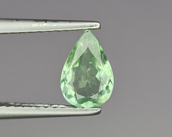 0.92 Ct Pear Cut Green Tourmaline – Natural Vivid Gemstone
