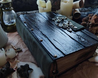 Grimorio in legno invecchiato Grimorio antico con lucchetto Libri per incantesimi Libro delle ombre Grimorio misterioso Quaderno fatto a mano con lucchetto Quaderno in legno