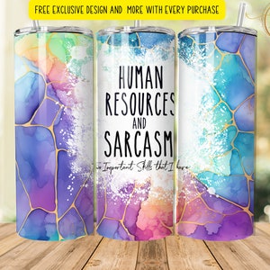 Op de afbeelding: Een roestvrijstalen tumbler met een kleurrijk abstract ontwerp en de tekst "Human Resources and Sarcasm - Two Important Skills That I Have".
