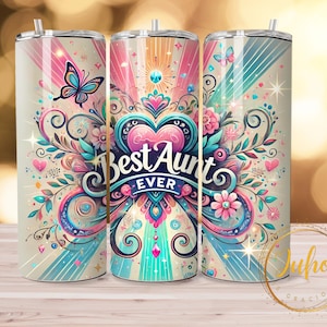 Könnte beinhalten: Drei Edelstahlbecher mit bunten Blumenmustern und dem Text "Best Aunt Ever".