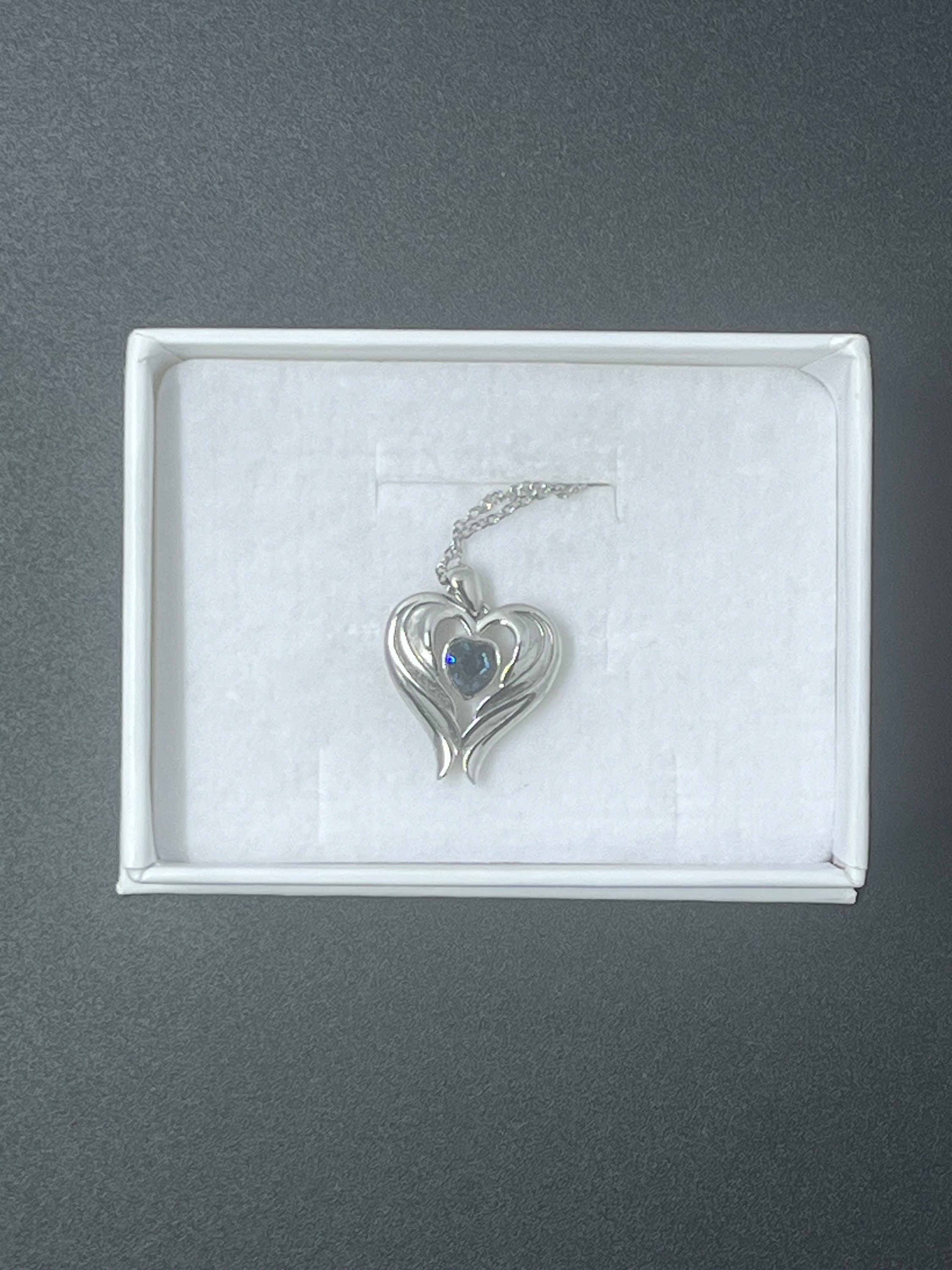 925スターリングシルバーハートネックレス（ブルーストーン付き