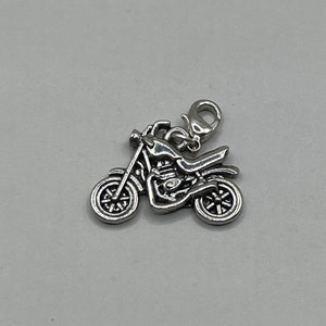 Encanto de motocicleta de plata, colgante de motocicleta de plata, encanto de motorista, joyería de motocicleta, joyería de motorista, motocicleta de plata, encantos de motorista