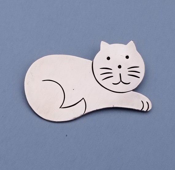 Happy Lounging Cat 925 Sterling Silver Pin Brooch… - image 1