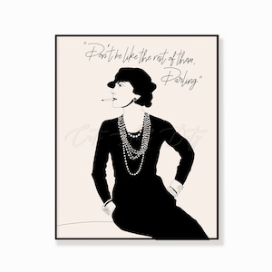 Peut inclure: Illustration en noir et blanc d'une femme portant une robe noire, un chapeau et des perles. La citation "Ne soyez pas comme les autres, chérie" est écrite en cursive au-dessus de sa tête.