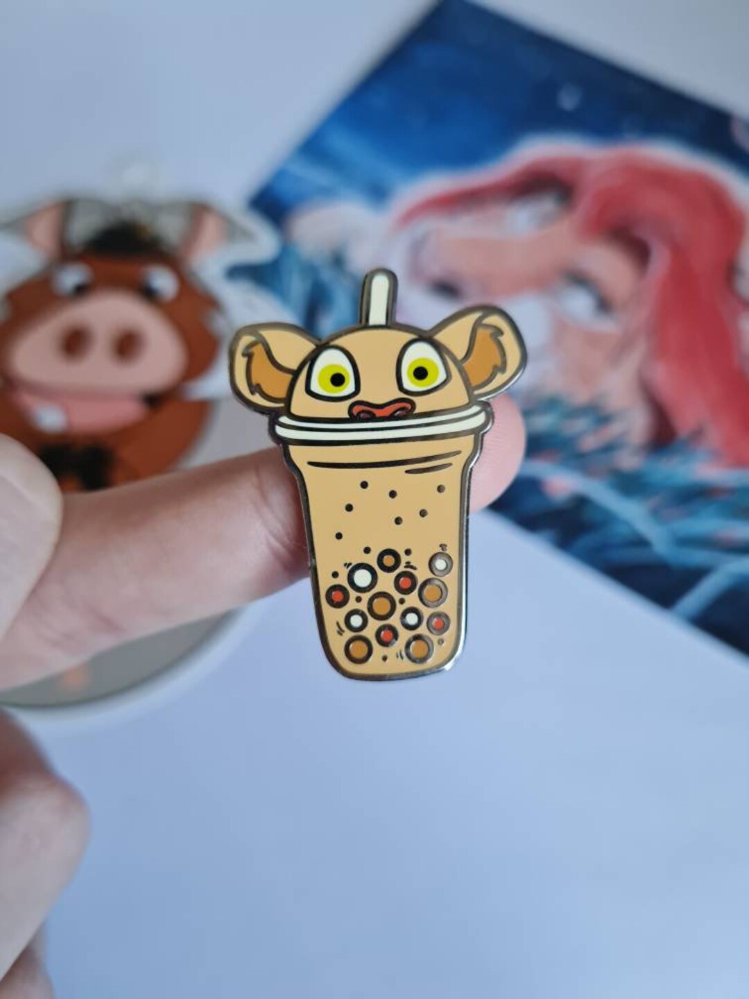 ライオンキングナラ風バブルティースタイルのエナメルピンバッジ