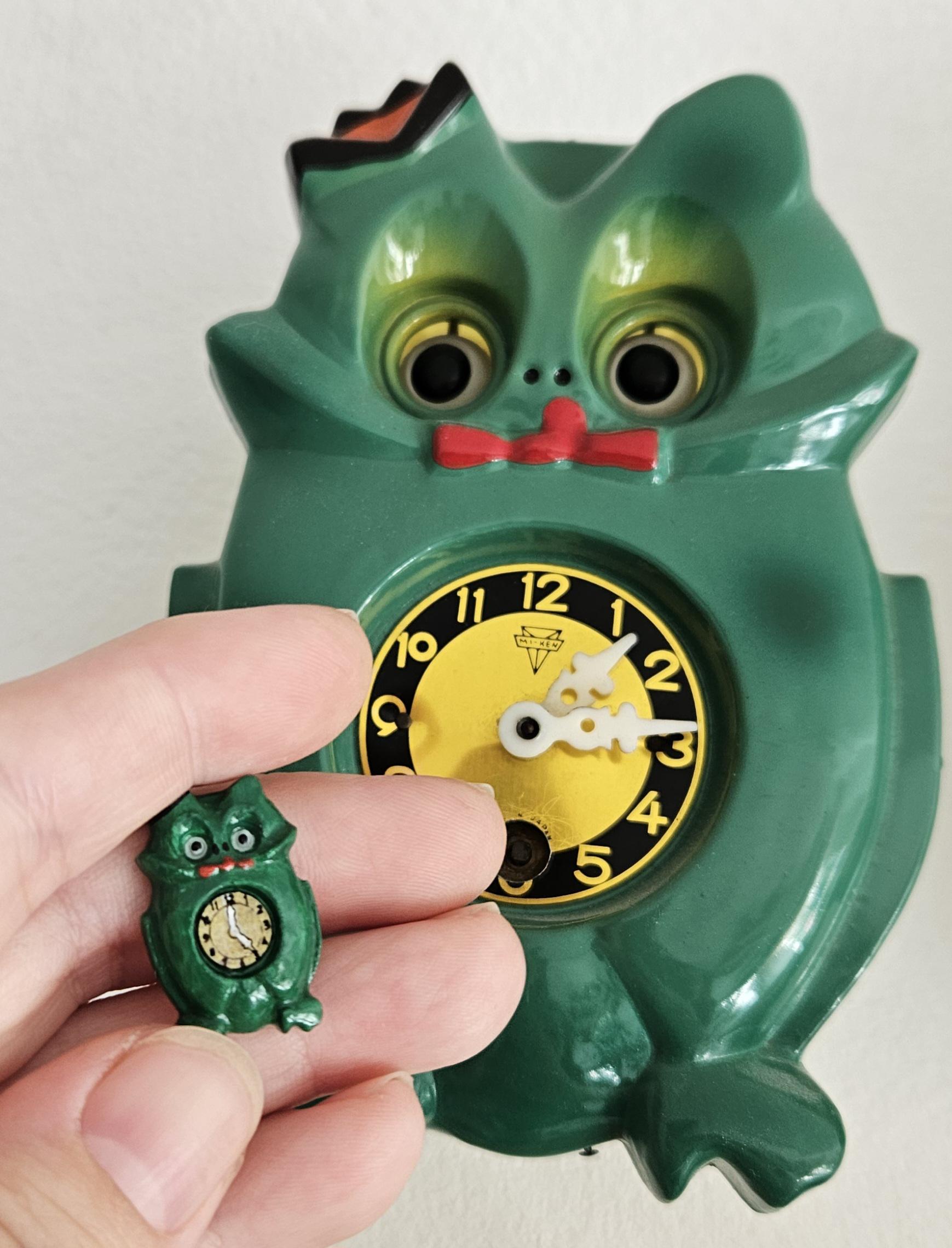 ミニチュアドールハウス キッチュなレトロスタイルの動く目覚まし時計