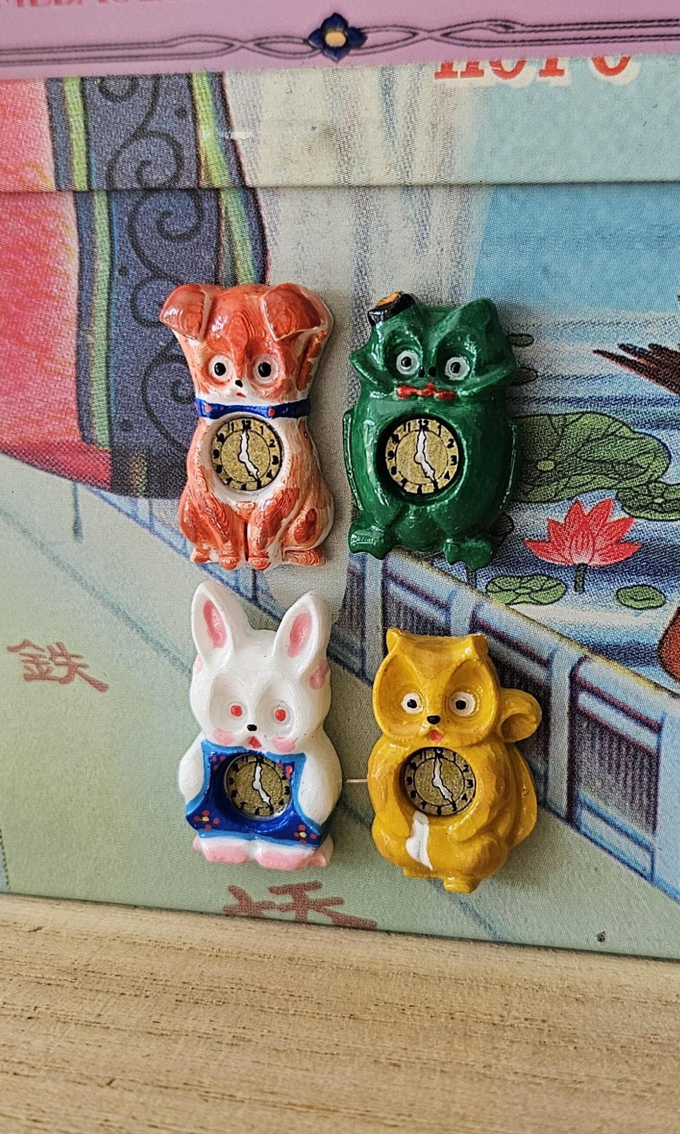 ミニチュアドールハウス キッチュなレトロスタイルの動く目覚まし時計