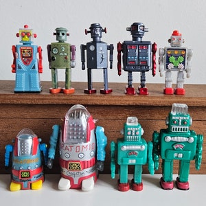 Mini Vintage Retro Robots Figure image 1