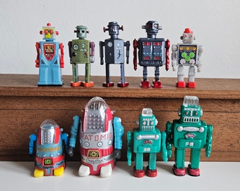 Mini Vintage Retro Robots Figure