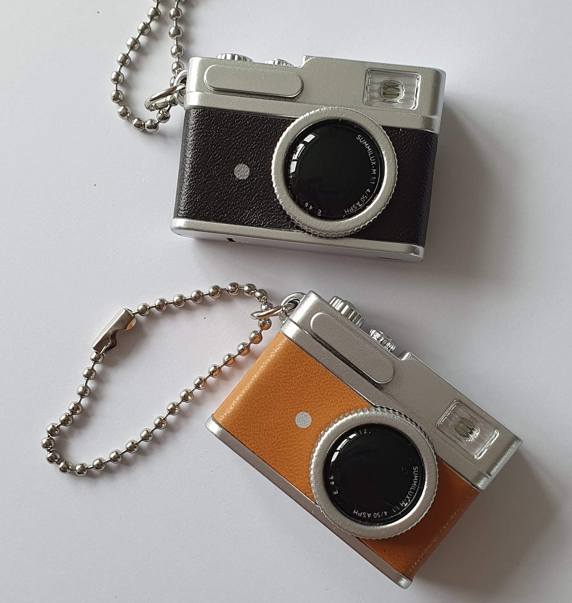 Miniature Mini Retro Vintage Camera Keychain Also Lights up pic photo