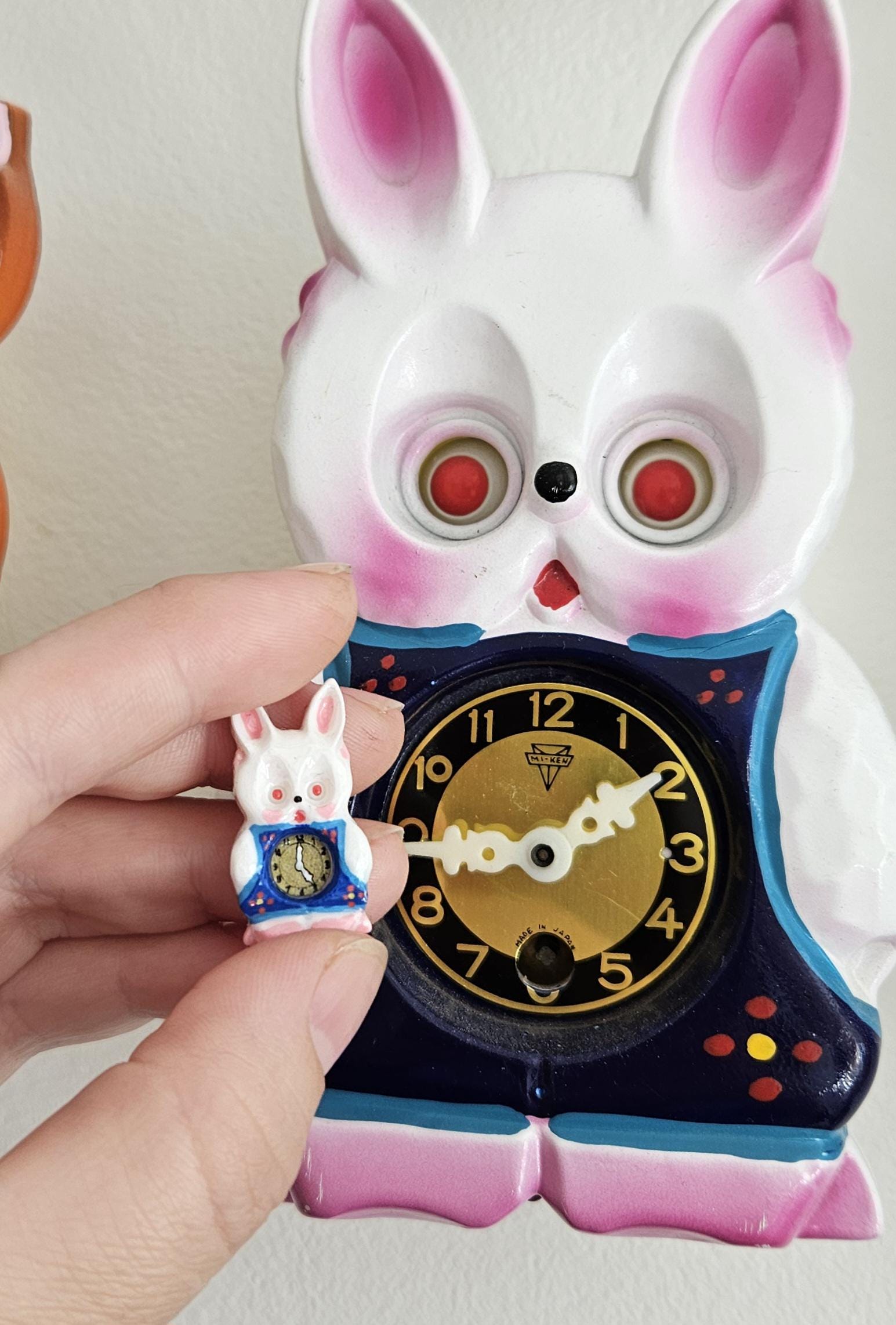 ミニチュアドールハウス キッチュなレトロスタイルの動く目覚まし時計