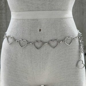 Y2K silver tone heart chain belt, love charm waist jewelry, romantic festival wear, millenium fashion, cybercore aesthetic, mcbling style