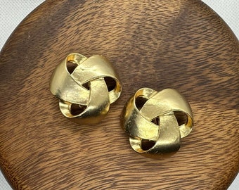Boucles d'oreilles à clip dorées des années 90, grosse conception abstraite en spirale, bijoux fantaisie, tendance, esthétique vieil argent, forme de ruban cadeau