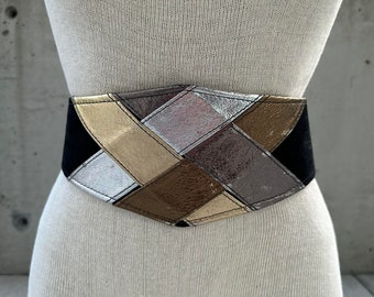 ceinture vintage Ana I Dominguez, ceinture de smoking en daim noir des années 80, cuir cuivré et argenté, tendance glamour maximaliste, accessoires de scène