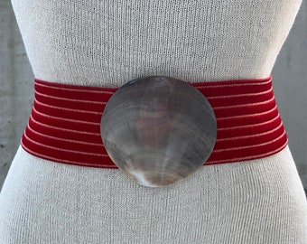 80s red elastic belt, vintage dark sea shell buckle, beach wedding cinch belt, under the sea fashion statement, tropical cruise, resort wear