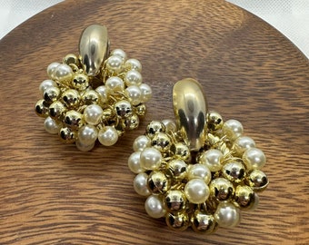 Vintage 80s cluster grape drop earrings, gold tone beads, faux pearls, interchangeable loops, door knocker earring, cocktail costume jewelry