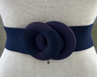 80s navy blue stretch cinch belt, textured double round buckle, vintage elasticated waistband, maximalist monochromatic, fashion statement