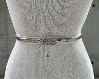 Gold Tone Minimal Metal belt 80s Gold Tone Metallic Elastic Belt, Metal Belt Buckle  main image 4