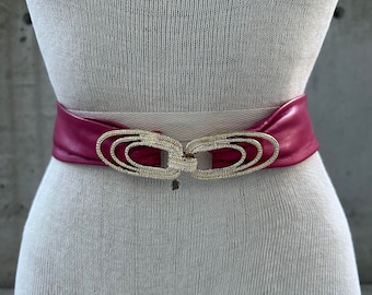 Vintage 80s pink leather belt, gold tone oval rings buckle, maximalist waist wear, coquette rocker waistband, festival wear, showgirl accs