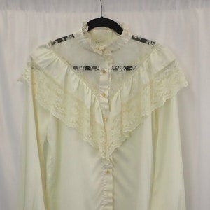Vintage Hi Georgie! blouse, beige long sleeves blouse, lace and ruffle collar, victorian style, renaissance fashion, period play clothing