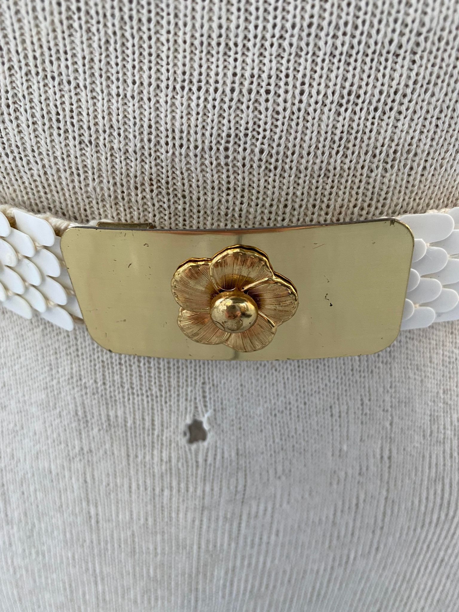 Vintage Gold & White Fish Scale Stretch Belt with Rectangular Buckle Vintage silver and gold fish scale stretch belt | Maxsold main image 4
