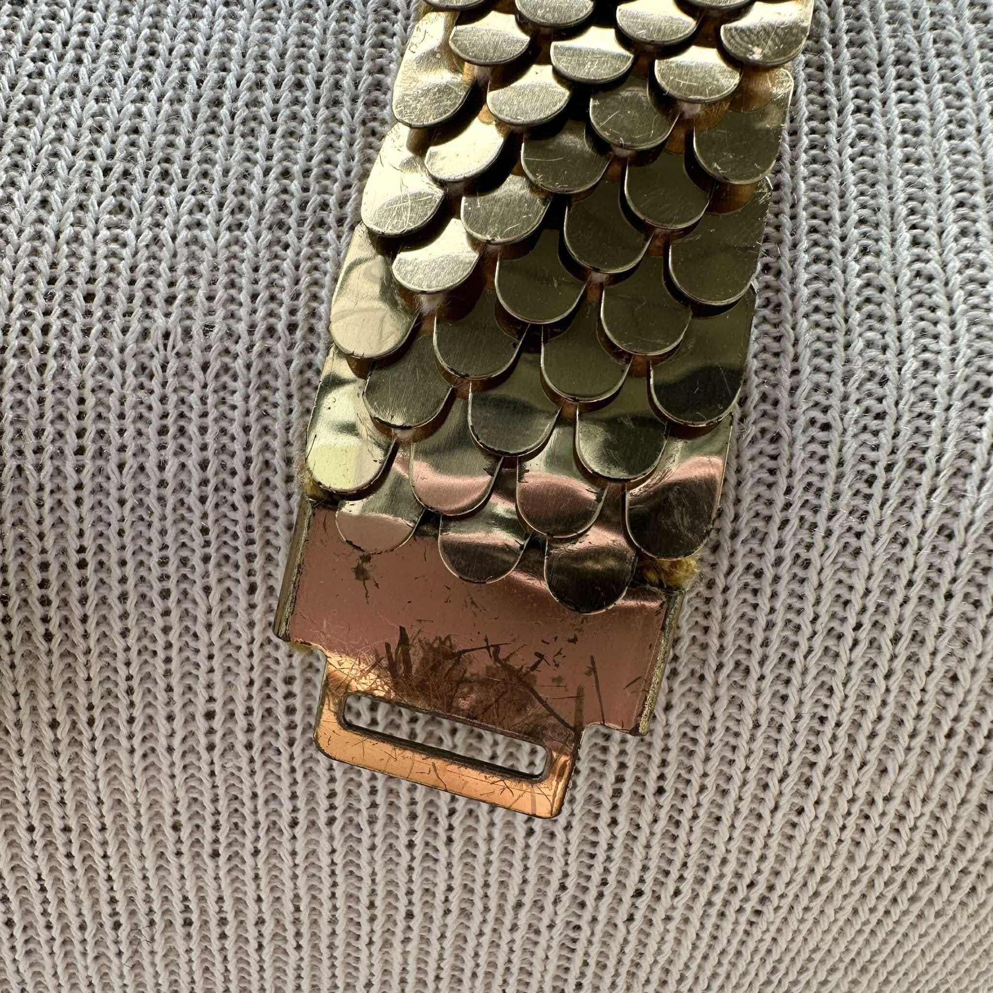 Gold fish scale Stretch Belt with Floral Accent.  Vintage. Vintage Fish Scale Belt, Gold Tone Stretch Waist Belt  main image 2