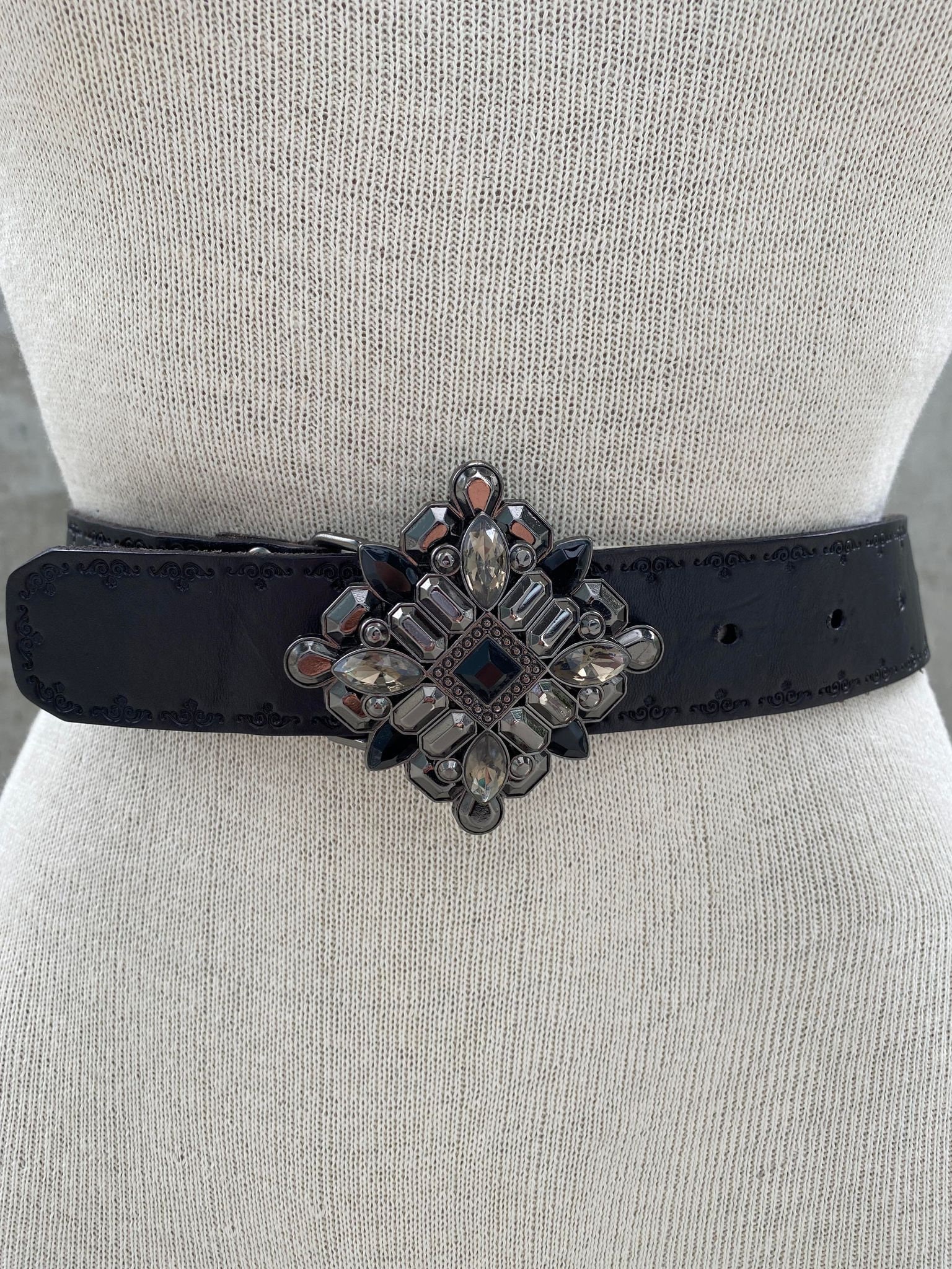 Vintage Fossil Black Genuine Leather Belt, Embellished  display picture 2