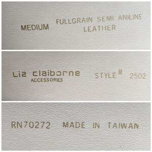 Puede incluir: Primer plano de una etiqueta de cuero blanco con letras doradas. La etiqueta dice "MEDIUM FULLGRAIN SEMI ANILINE LEATHER Liz Claiborne ACCESSORIES STYLE# 2502 RN70272 MADE IN TAIWAN".