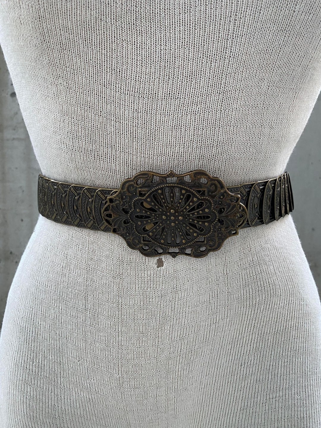 80s Brass Tone Elastic Belt, Vintage Metal Plaque Scale  display picture 3