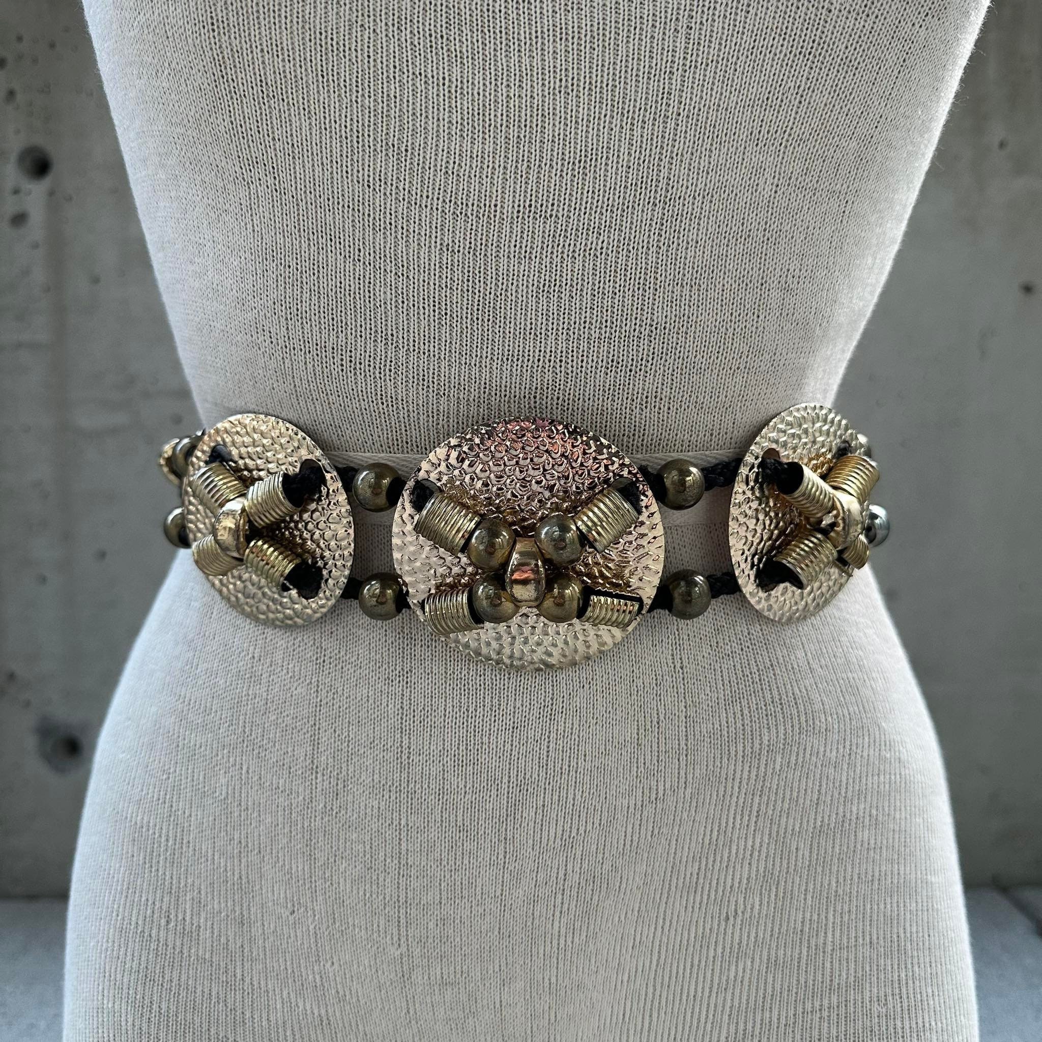 Vintage 1980s Gold Tone Medallion Chain Belt 44\