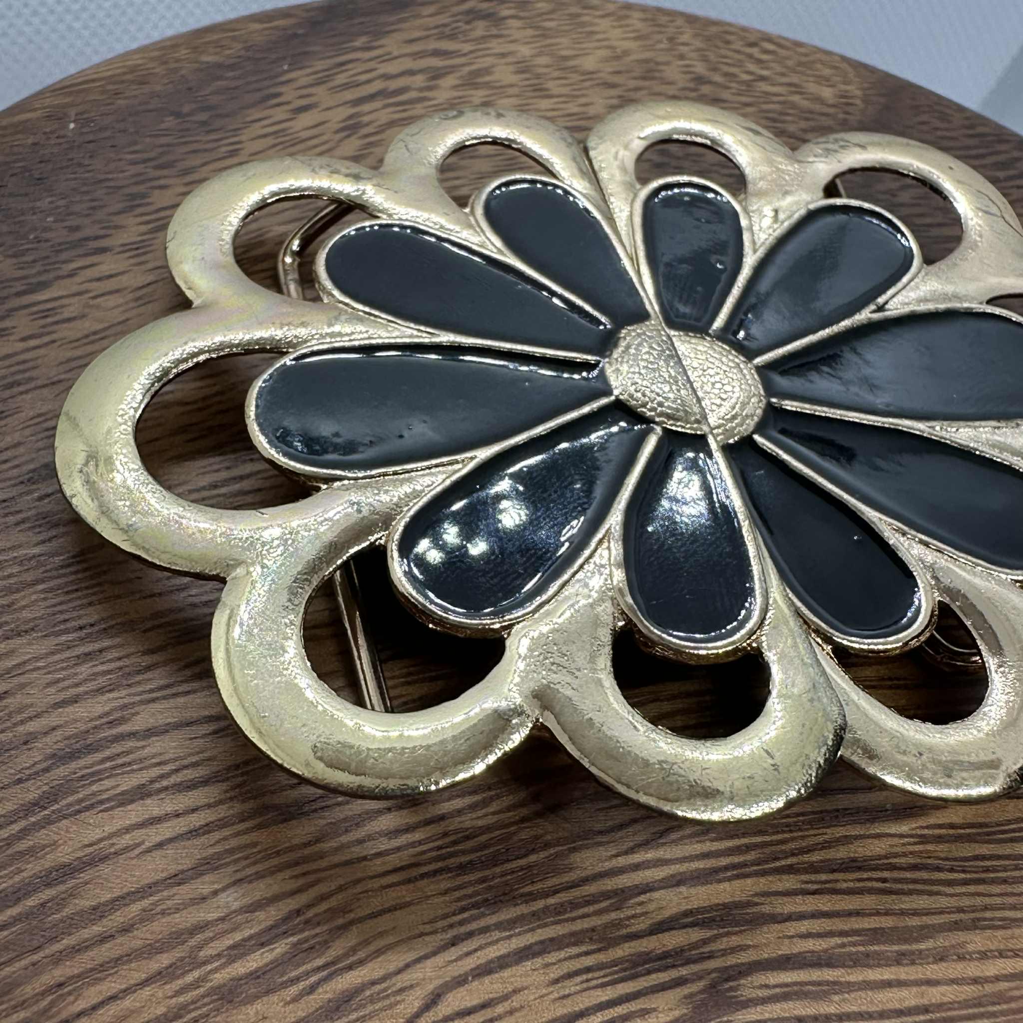 Vintage Gold Glam Black Wide Metal Stretch Belt buckle flower in center Vintage 1980s NOS Wide Black and Gold Stretch Belt With  main image 4