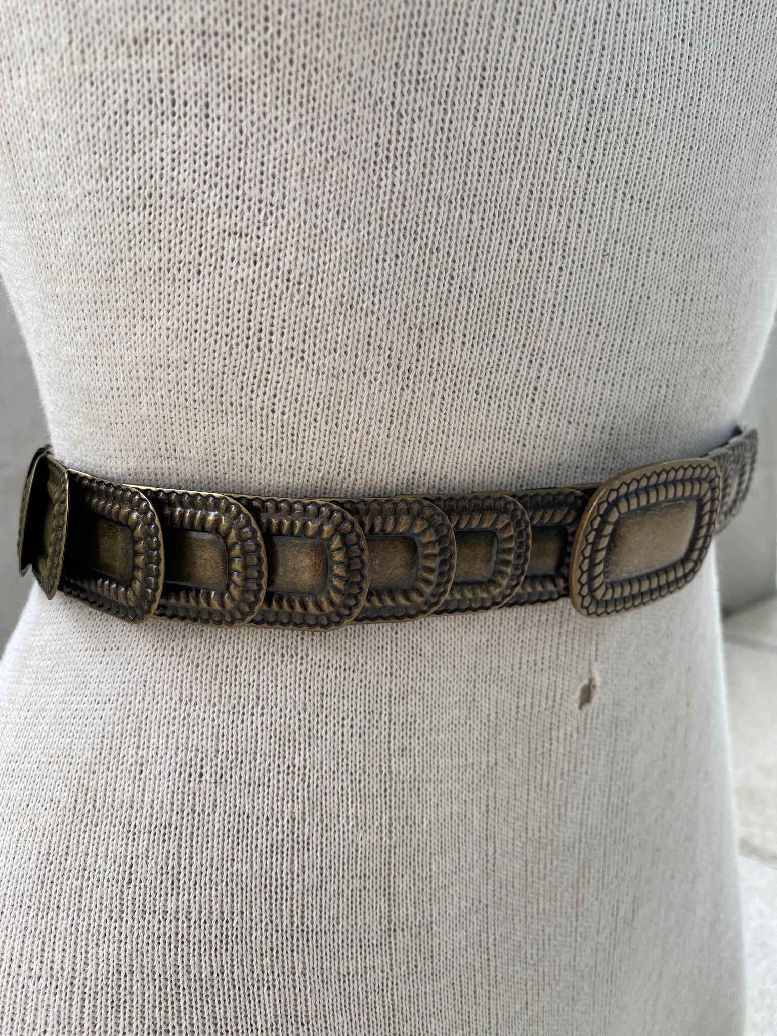 VINTAGE 80\'s elastic conchos style belt size LARGE (see descrip) Belt, A Vintage, Concho, Coral, Gary Reeves Hallmark  main image 3