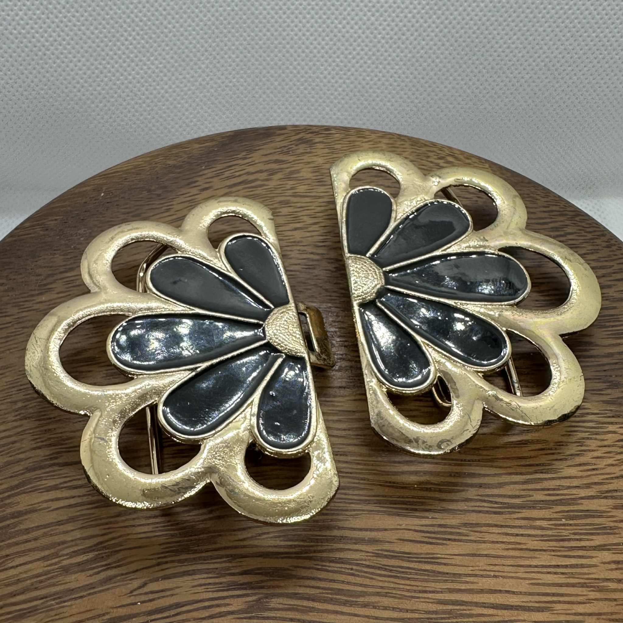 80s Black & Gold Fan Petal Belt Buckle, Floral Glam Buckle  display picture 3