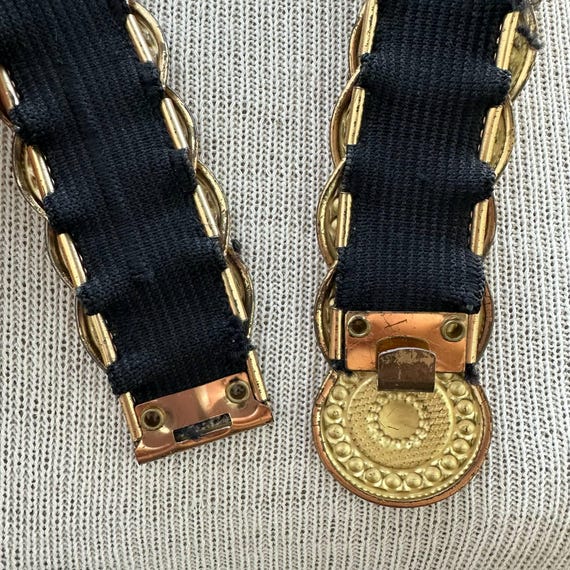 90s Gold Tone Coin Stretch Belt, 94 GRD Shiny Textured Disc  display picture 1