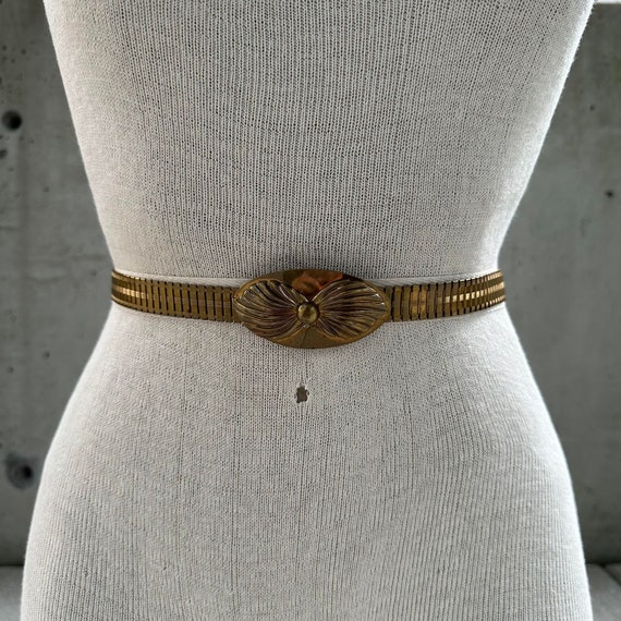 Vintage Marbleized Oval Buckle Stretch Belt in Tan and Gold The belt that actually pulls it all together ✨ Meet the  main image 4
