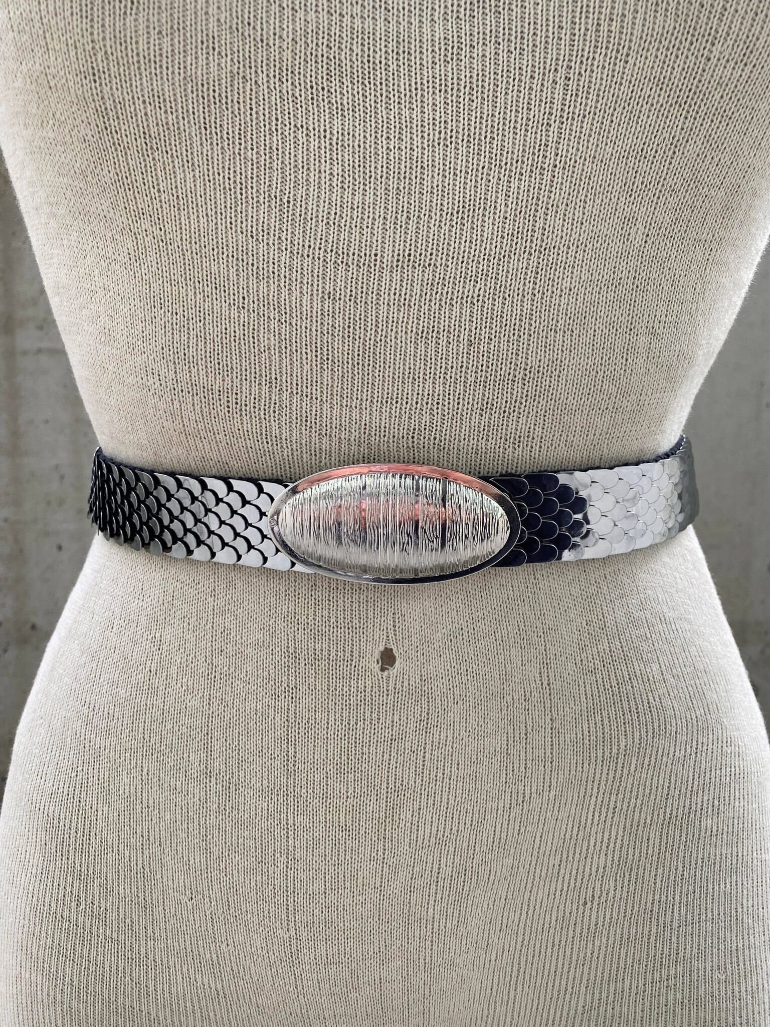 Retro Mermaid Scale Stretch Belt Size L to XL Silver Floral Buckle VTG 80s Cinch Vintage 80s Silver Fish Scale Stretch Belt, Silver Tone  main image 3