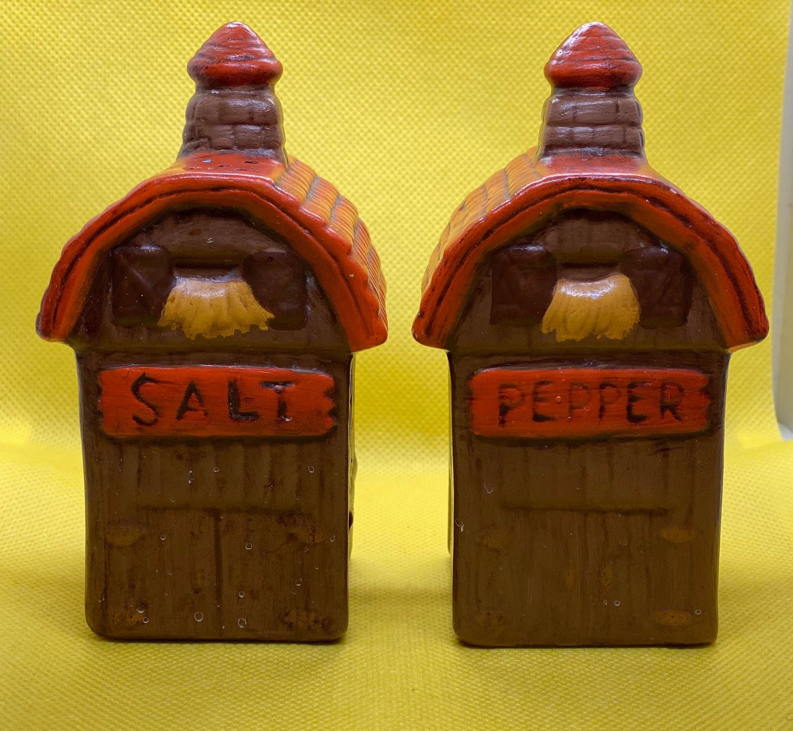 Barn Salt and Pepper Shaker, Vintage Farm Shakers, Kitchen Dining Table, Ceramic Horse Barn