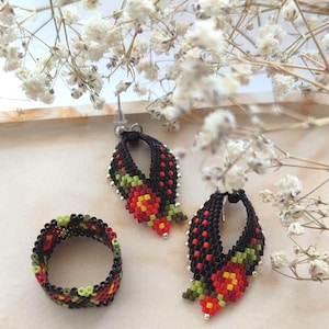 黒ビーズのイヤリング - ビーズジュエリーセット - ペヨーテローズ柄 - ウクライナ刺繍の花柄
