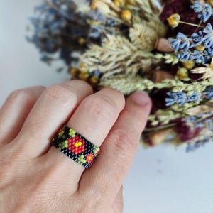 ブラックビーズリング - ペヨーテローズ柄 - フラワービーズリング - ウクライナ刺繍柄