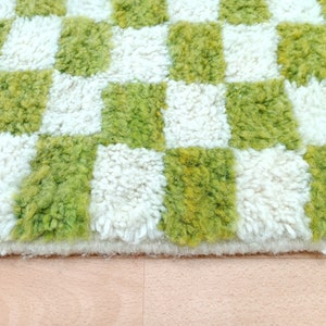 Marokkanischer karierter Teppich, marokkanischer karierter Teppich, weißer und grüner Teppich, karierter Teppich, grüner Schachbrettteppich, handgemachter Teppich