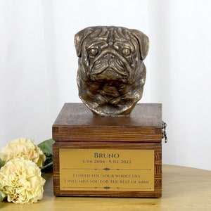 Pug, Mops urn for dog&#39;s ashes, Urn with engraving and sculpture of a dog, Urn with dog statue and engraving, Custom urn for a dog