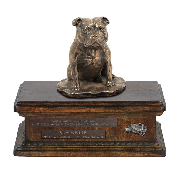 Art Dog DE Urne für Hundeasche mit Relief und Datum Staffordshire Bullterrier 