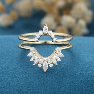 Curved wedding band for pear shaped new arrivals