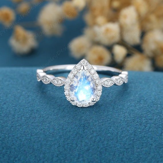 925 Silver White Moonstone Ring at Rs 750 in Jaipur | ID: 22158543430