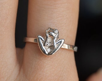Silver tiny frog ring unique gift for yoga lovers frog jewelry animal ring funny yoga gift cute sterling silver ring reptile ring